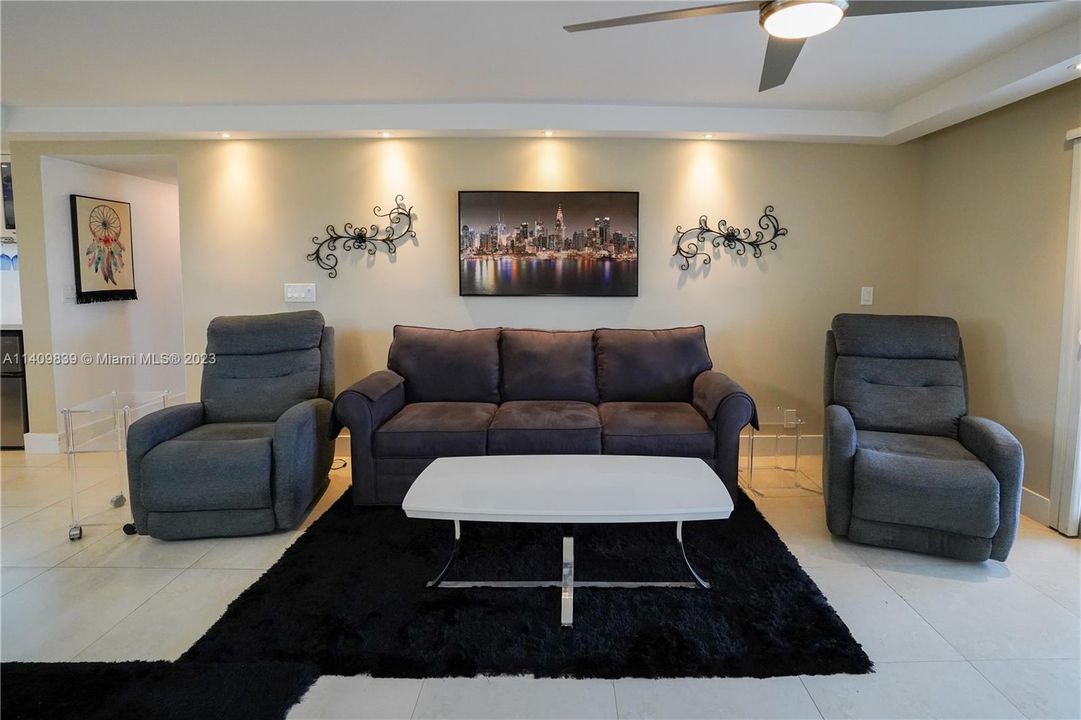 Recently Sold: $339,900 (2 beds, 2 baths, 1190 Square Feet)