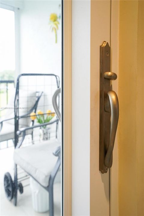 Recently Sold: $339,900 (2 beds, 2 baths, 1190 Square Feet)