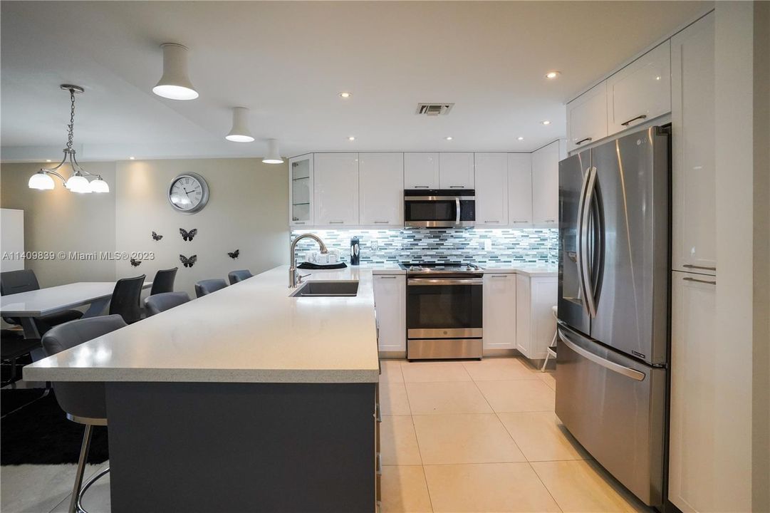 Recently Sold: $339,900 (2 beds, 2 baths, 1190 Square Feet)