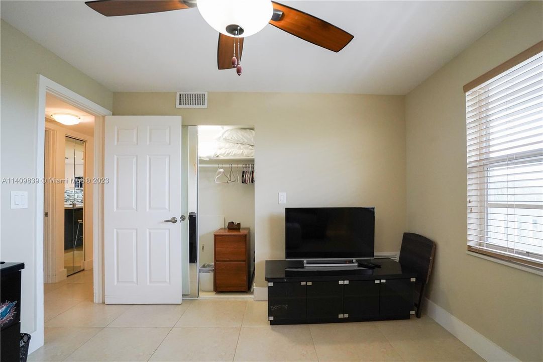 Recently Sold: $339,900 (2 beds, 2 baths, 1190 Square Feet)