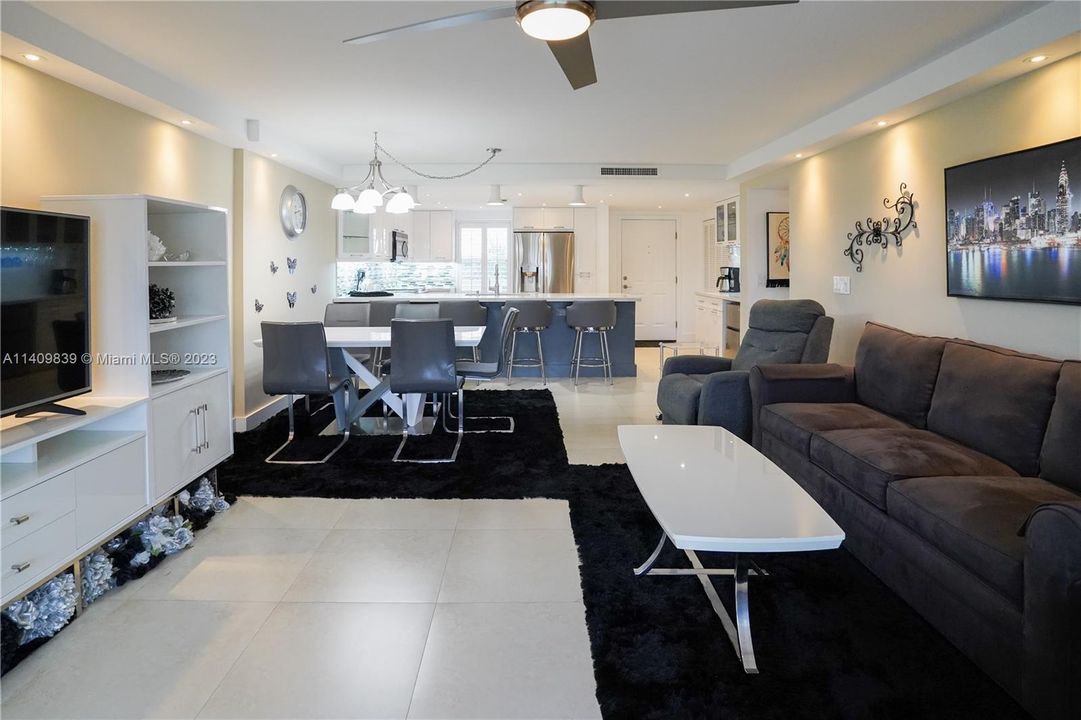 Recently Sold: $339,900 (2 beds, 2 baths, 1190 Square Feet)