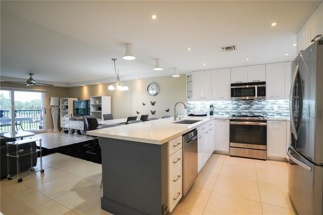 Recently Sold: $339,900 (2 beds, 2 baths, 1190 Square Feet)