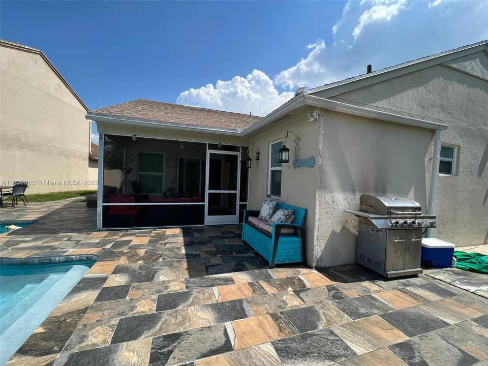 Recently Sold: $580,000 (3 beds, 2 baths, 1631 Square Feet)