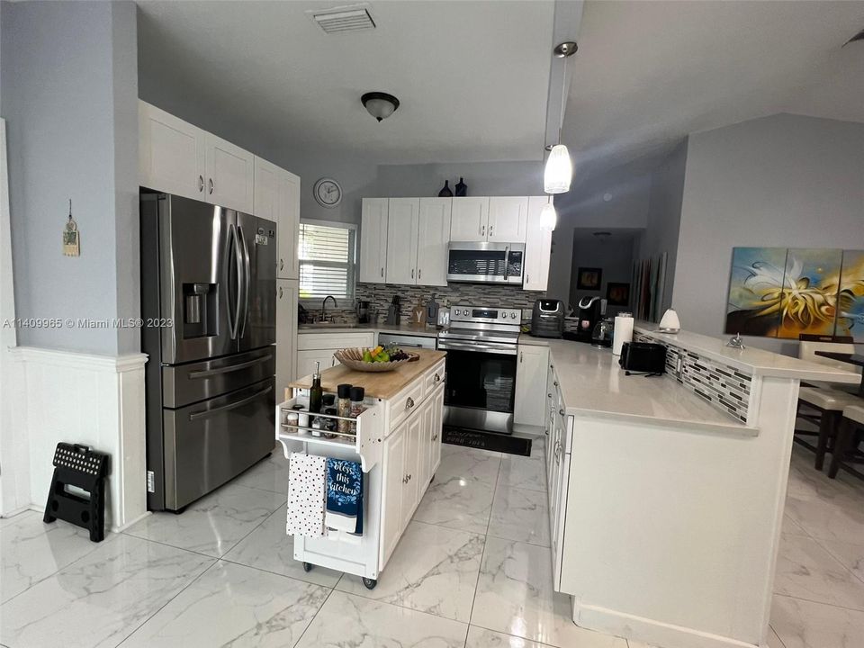 Recently Sold: $580,000 (3 beds, 2 baths, 1631 Square Feet)