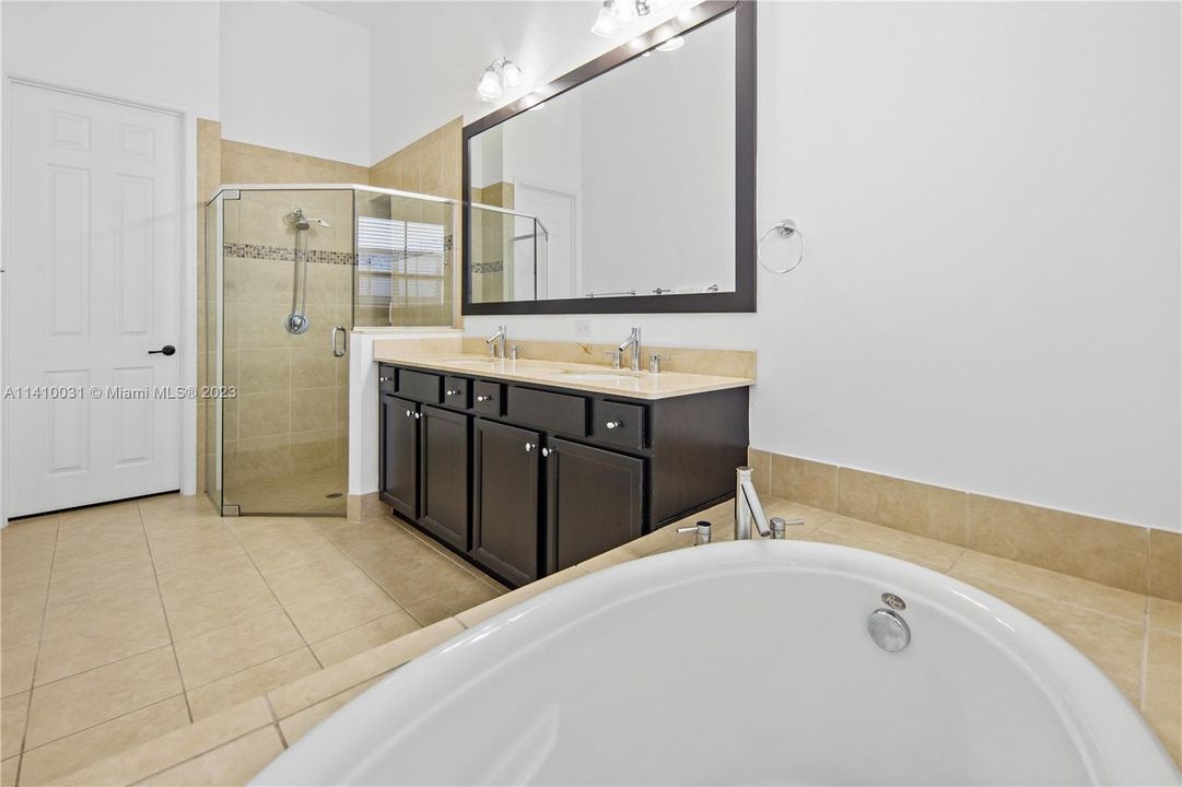 Недавно арендовано: $6,000 (4 спален, 3 ванн, 2320 Квадратных фут)