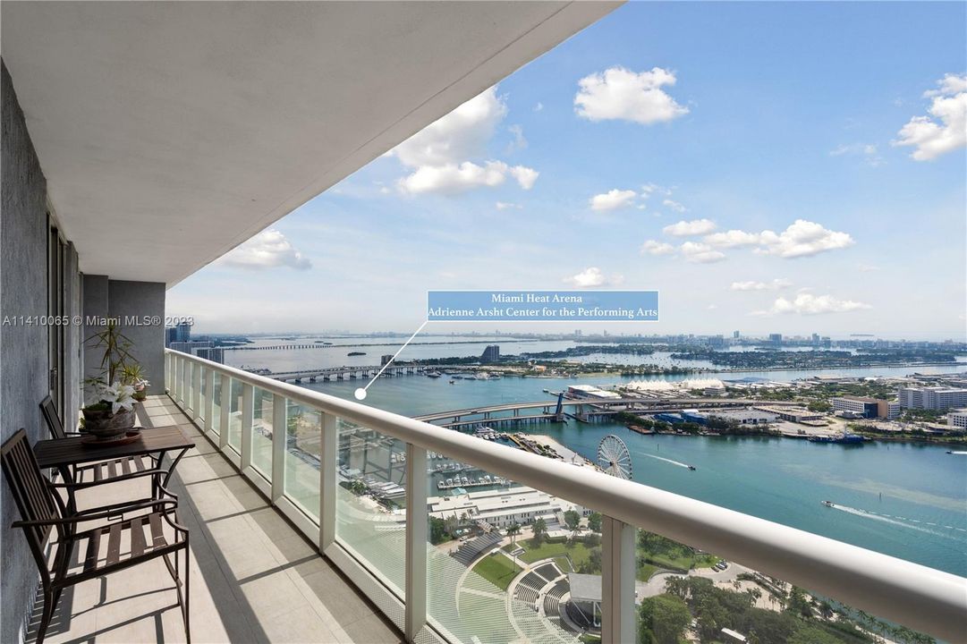 Recently Sold: $950,000 (2 beds, 2 baths, 1357 Square Feet)