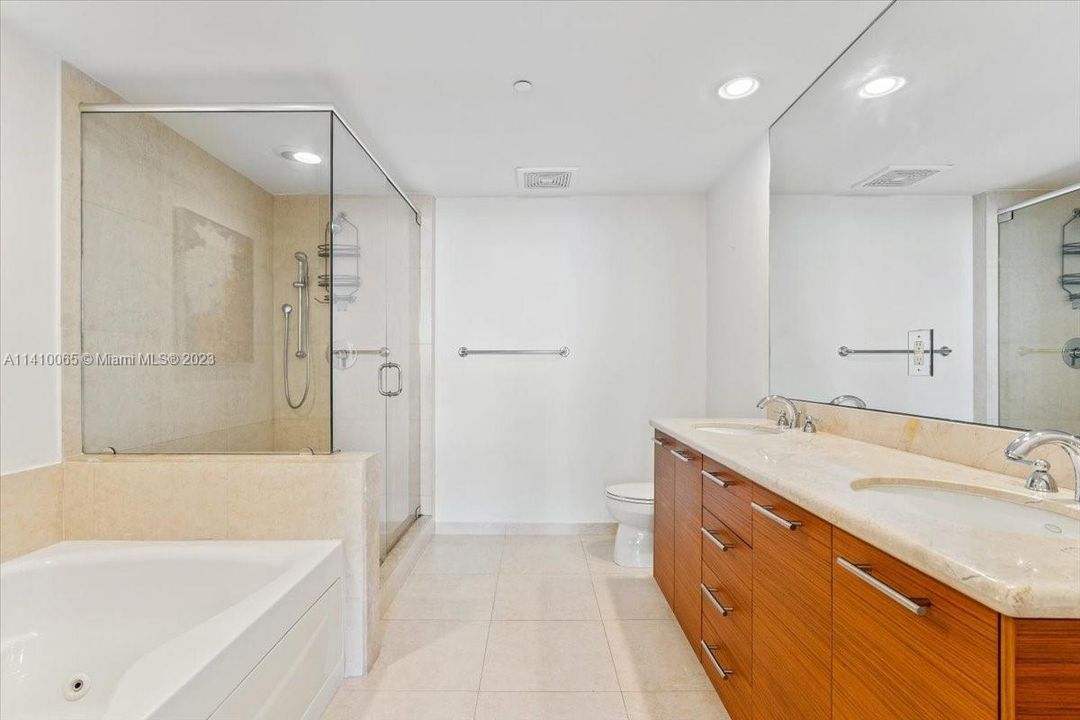 Recently Sold: $950,000 (2 beds, 2 baths, 1357 Square Feet)