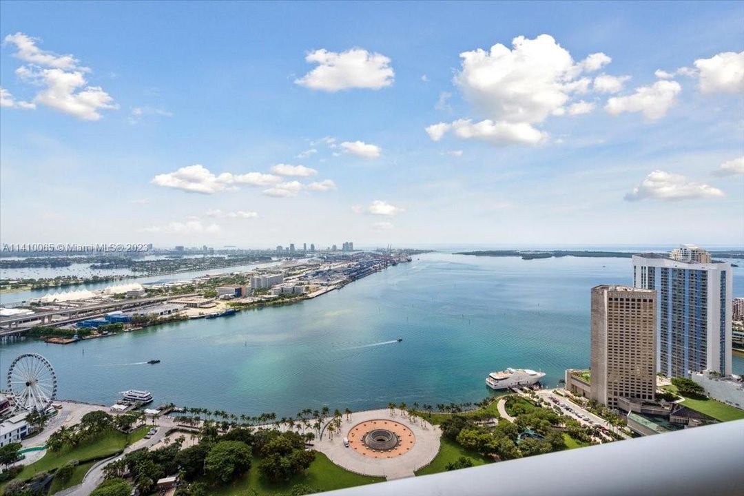 Recently Sold: $950,000 (2 beds, 2 baths, 1357 Square Feet)