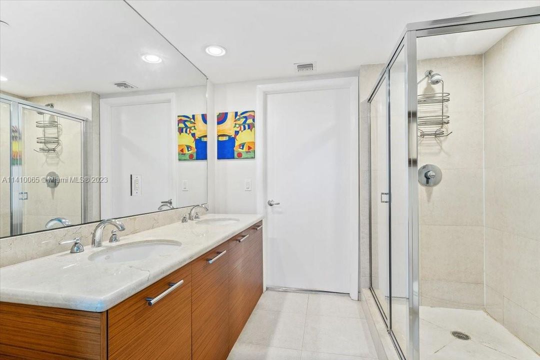Recently Sold: $950,000 (2 beds, 2 baths, 1357 Square Feet)