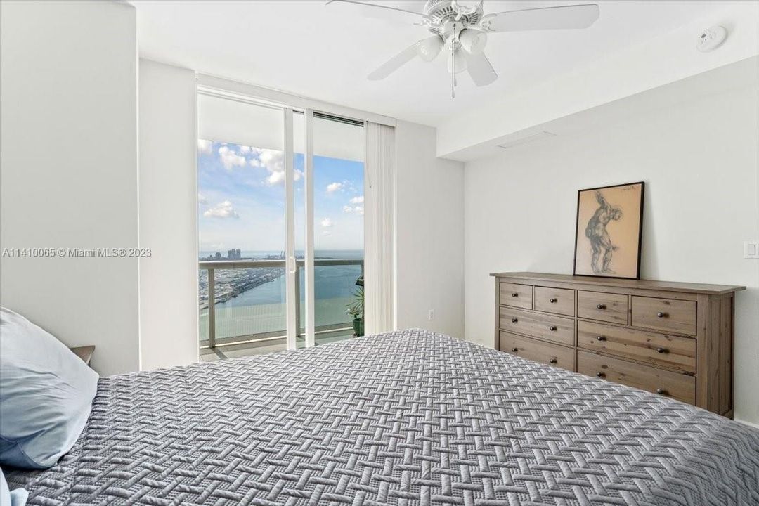 Recently Sold: $950,000 (2 beds, 2 baths, 1357 Square Feet)