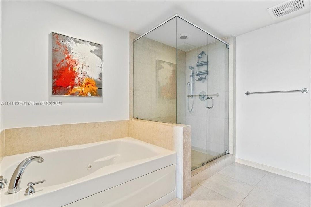 Recently Sold: $950,000 (2 beds, 2 baths, 1357 Square Feet)