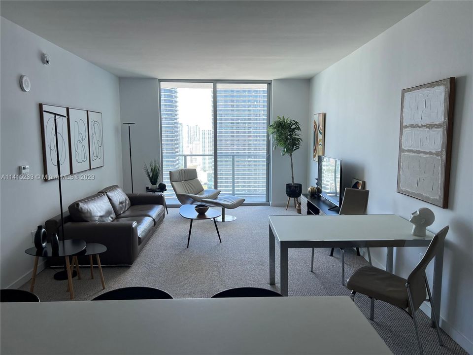 最近租的: $4,000 (2 贝兹, 2 浴室, 910 平方英尺)