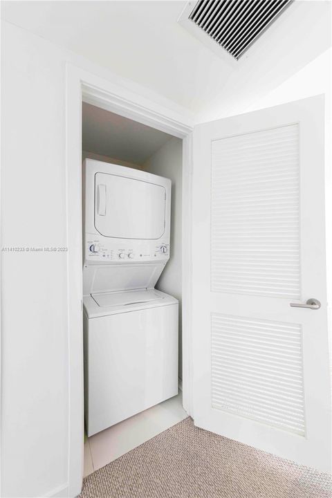 最近租的: $4,000 (2 贝兹, 2 浴室, 910 平方英尺)