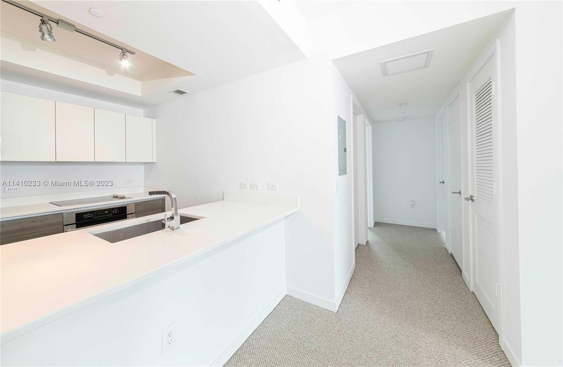 最近租的: $4,000 (2 贝兹, 2 浴室, 910 平方英尺)