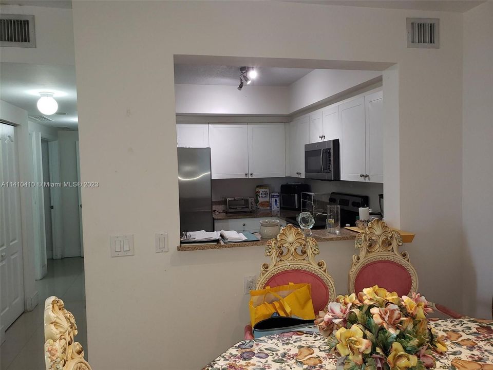 Recently Sold: $420,000 (2 beds, 2 baths, 1010 Square Feet)