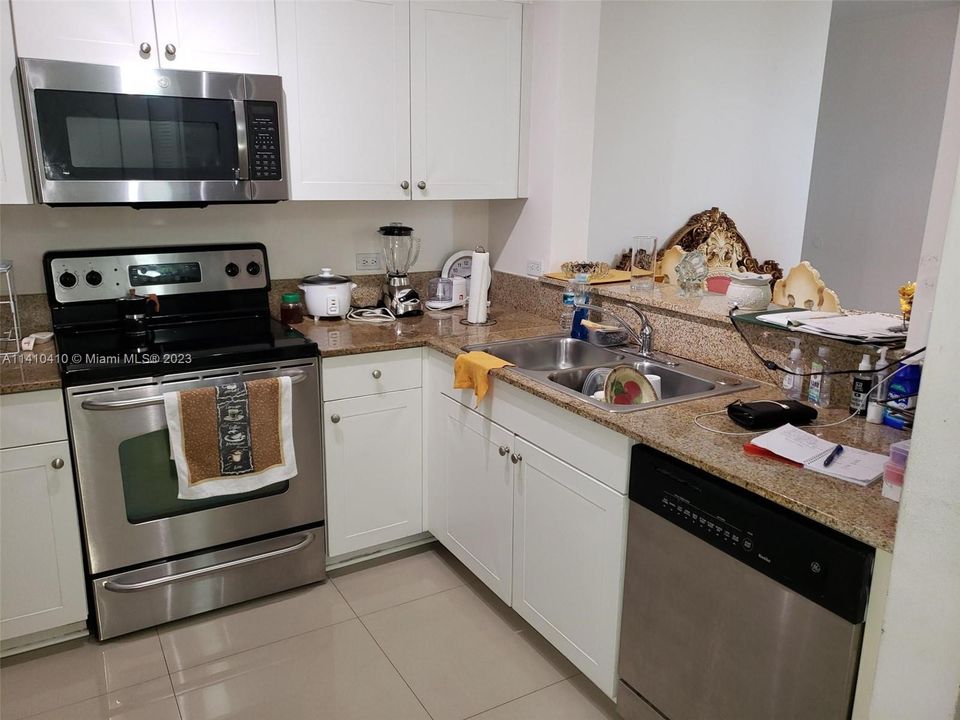 Recently Sold: $420,000 (2 beds, 2 baths, 1010 Square Feet)