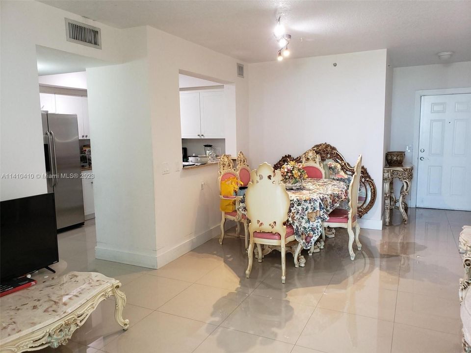 Recently Sold: $420,000 (2 beds, 2 baths, 1010 Square Feet)