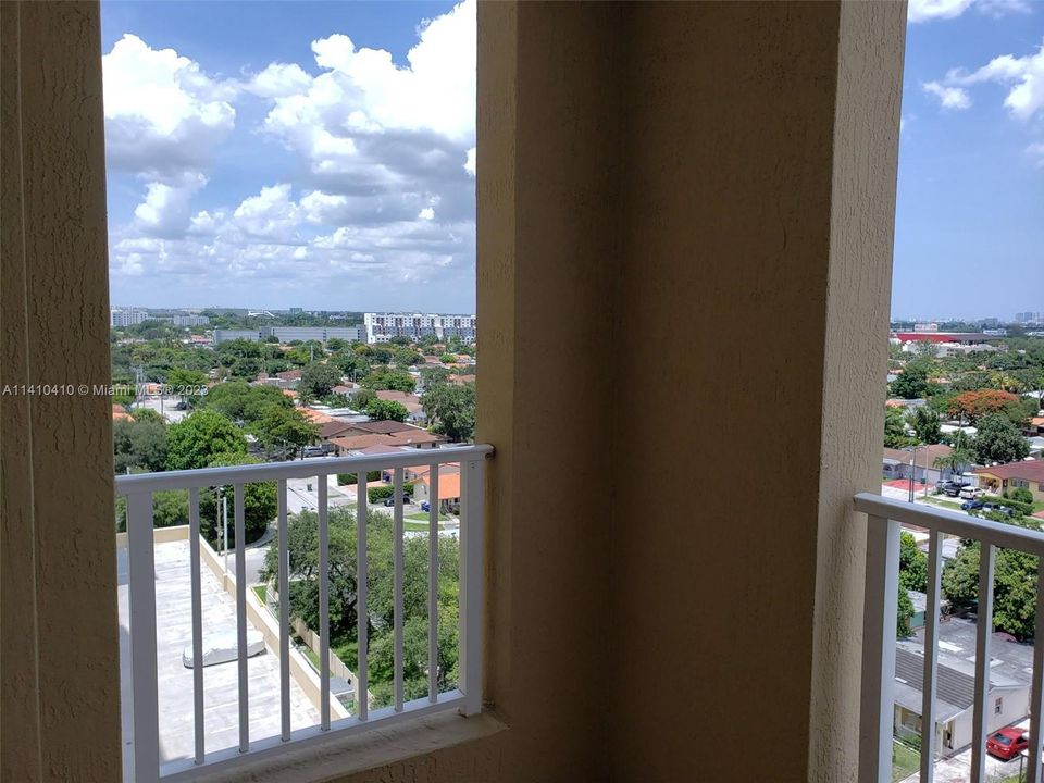 Recently Sold: $420,000 (2 beds, 2 baths, 1010 Square Feet)