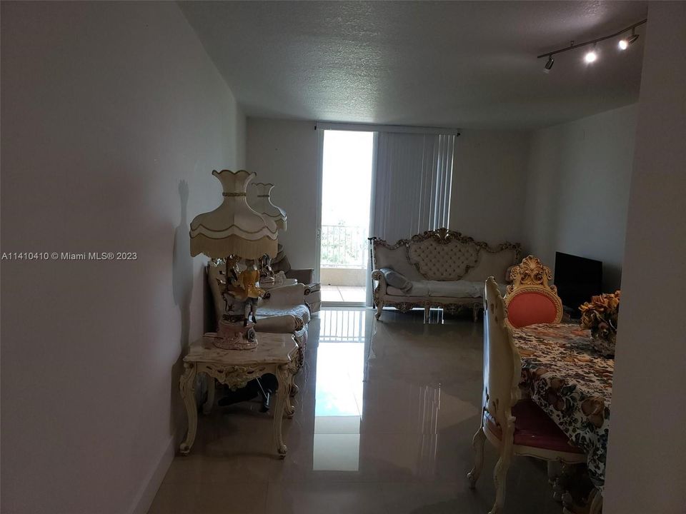 Recently Sold: $420,000 (2 beds, 2 baths, 1010 Square Feet)