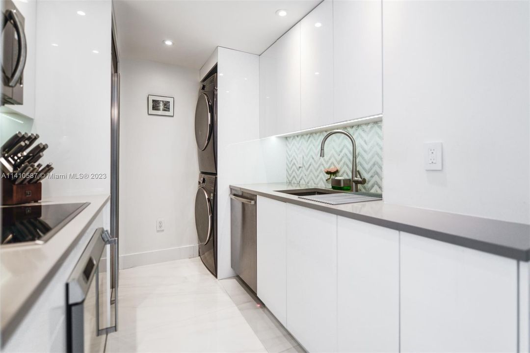 Recently Sold: $1,499,000 (2 beds, 2 baths, 1056 Square Feet)
