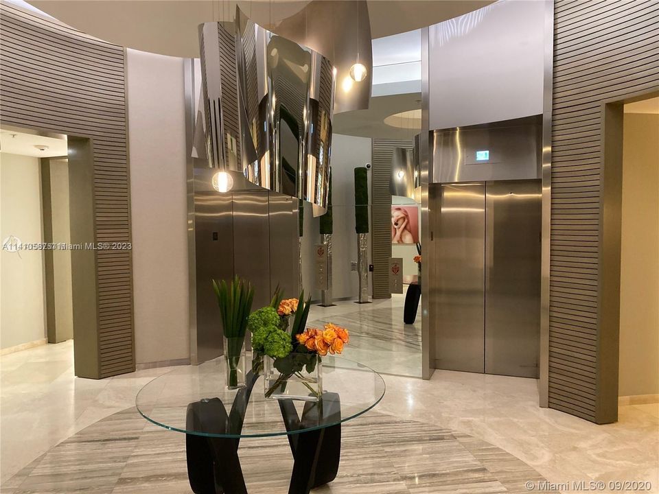 Recently Sold: $1,499,000 (2 beds, 2 baths, 1056 Square Feet)