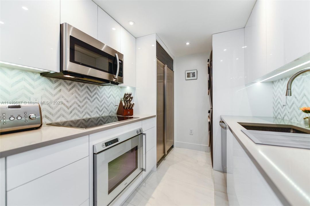 Recently Sold: $1,499,000 (2 beds, 2 baths, 1056 Square Feet)