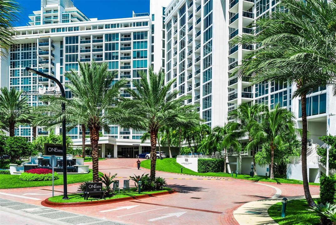 Recently Sold: $1,499,000 (2 beds, 2 baths, 1056 Square Feet)