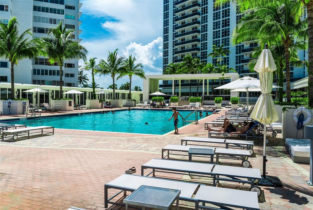 Recently Sold: $1,499,000 (2 beds, 2 baths, 1056 Square Feet)