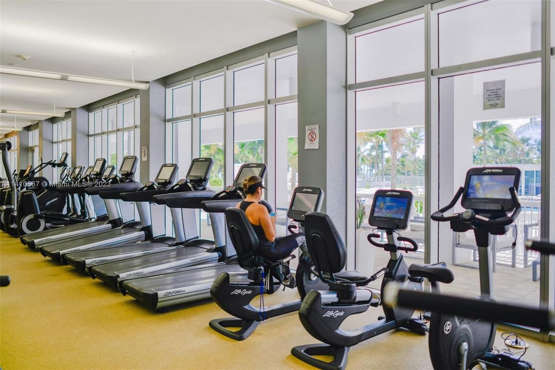 Recently Sold: $1,499,000 (2 beds, 2 baths, 1056 Square Feet)