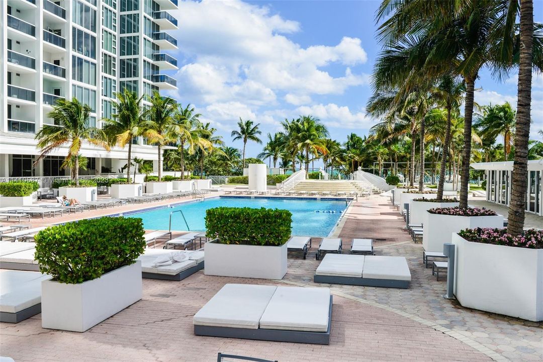 Recently Sold: $1,499,000 (2 beds, 2 baths, 1056 Square Feet)