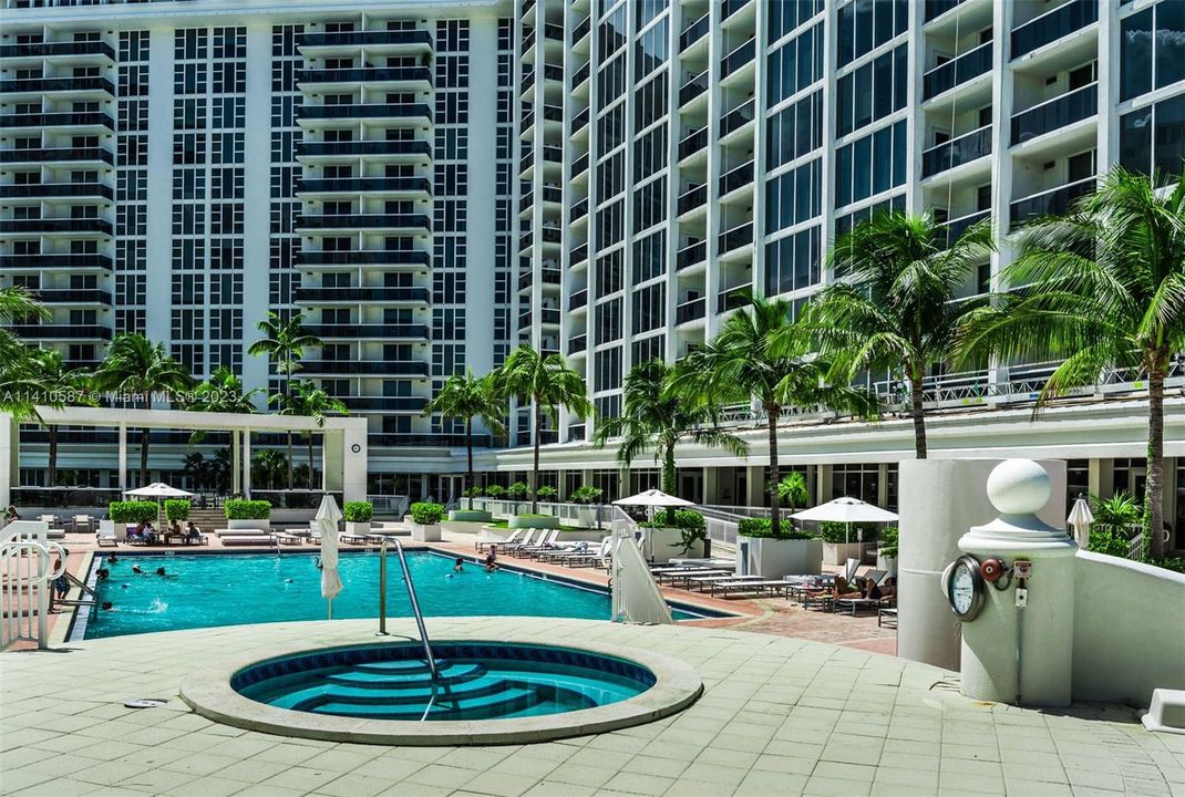 Recently Sold: $1,499,000 (2 beds, 2 baths, 1056 Square Feet)