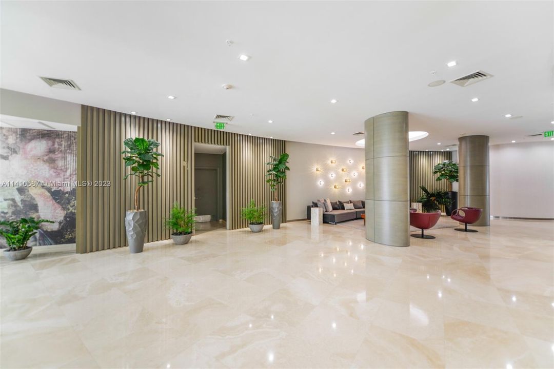 Recently Sold: $1,499,000 (2 beds, 2 baths, 1056 Square Feet)