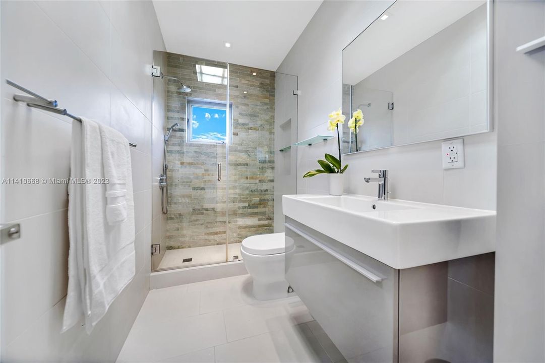 Recently Rented: $15,000 (4 beds, 3 baths, 3962 Square Feet)