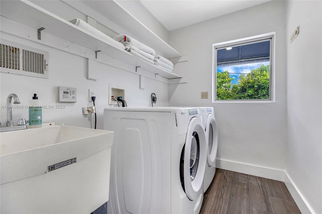 Recently Rented: $15,000 (4 beds, 3 baths, 3962 Square Feet)