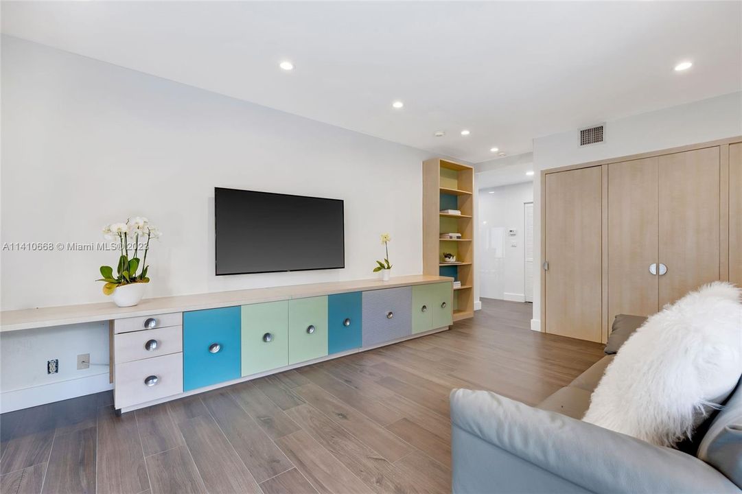 Recently Rented: $15,000 (4 beds, 3 baths, 3962 Square Feet)