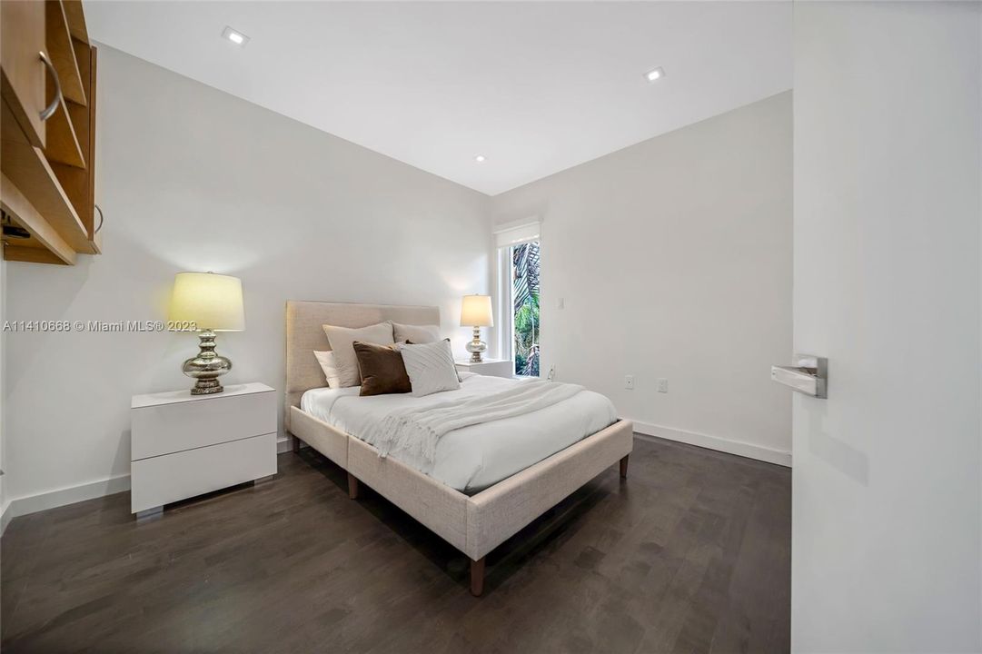 Recently Rented: $15,000 (4 beds, 3 baths, 3962 Square Feet)