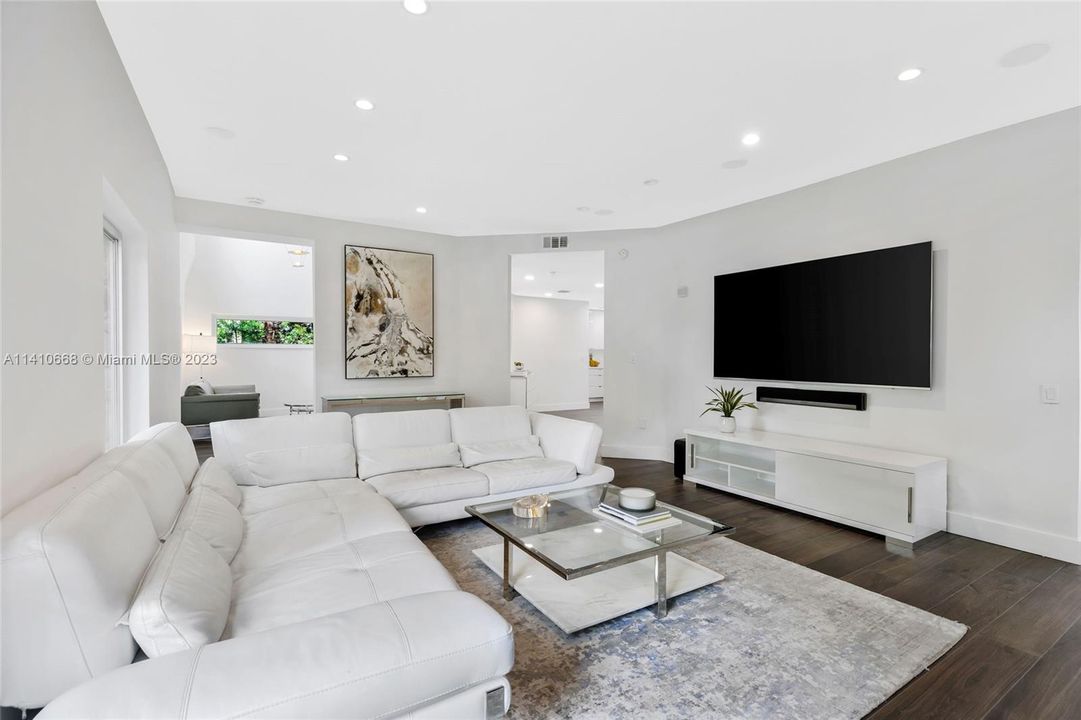 Recently Rented: $15,000 (4 beds, 3 baths, 3962 Square Feet)