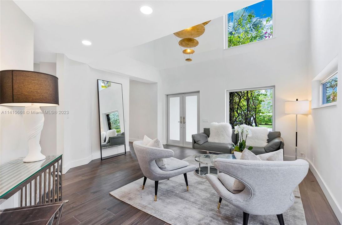 Recently Rented: $15,000 (4 beds, 3 baths, 3962 Square Feet)