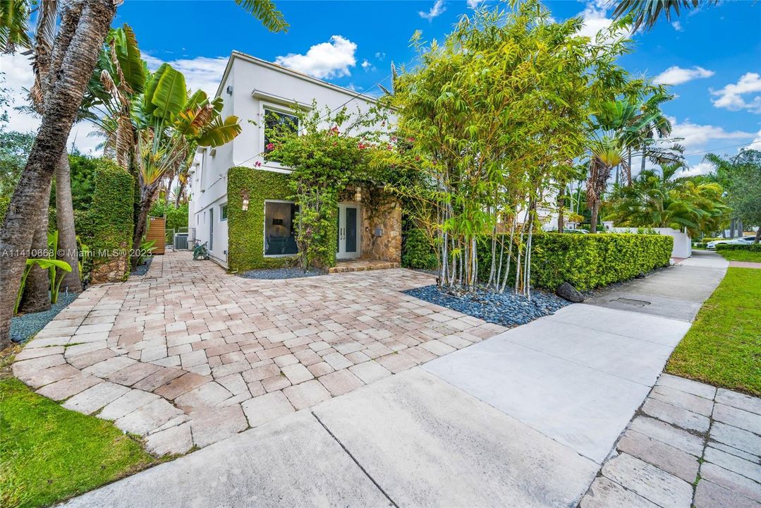 Recently Rented: $15,000 (4 beds, 3 baths, 3962 Square Feet)