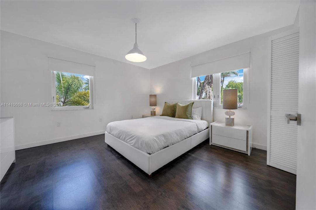 Recently Rented: $15,000 (4 beds, 3 baths, 3962 Square Feet)