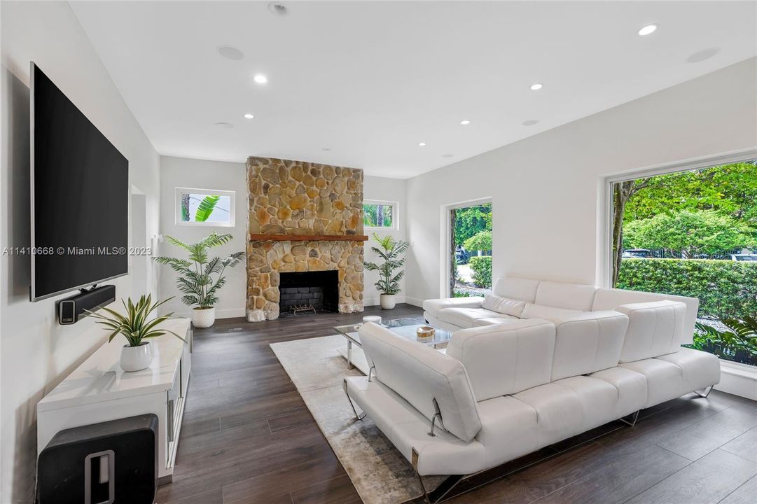 Recently Rented: $15,000 (4 beds, 3 baths, 3962 Square Feet)