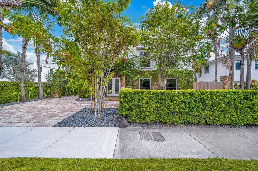 Recently Rented: $15,000 (4 beds, 3 baths, 3962 Square Feet)