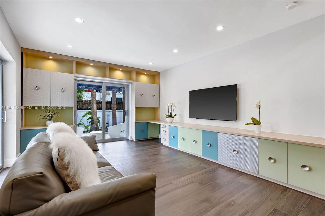 Recently Rented: $15,000 (4 beds, 3 baths, 3962 Square Feet)