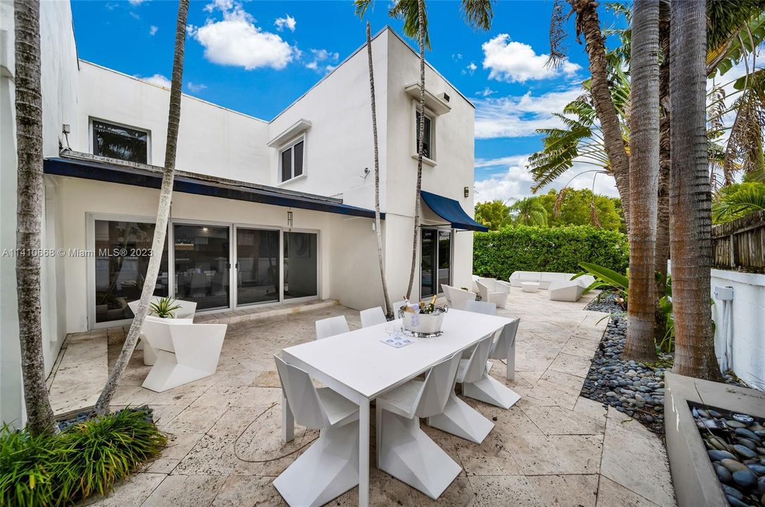 Recently Rented: $15,000 (4 beds, 3 baths, 3962 Square Feet)