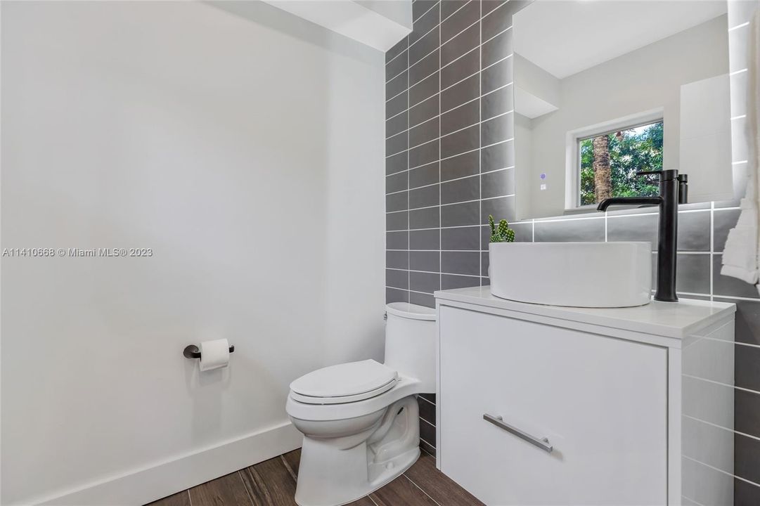 Recently Rented: $15,000 (4 beds, 3 baths, 3962 Square Feet)