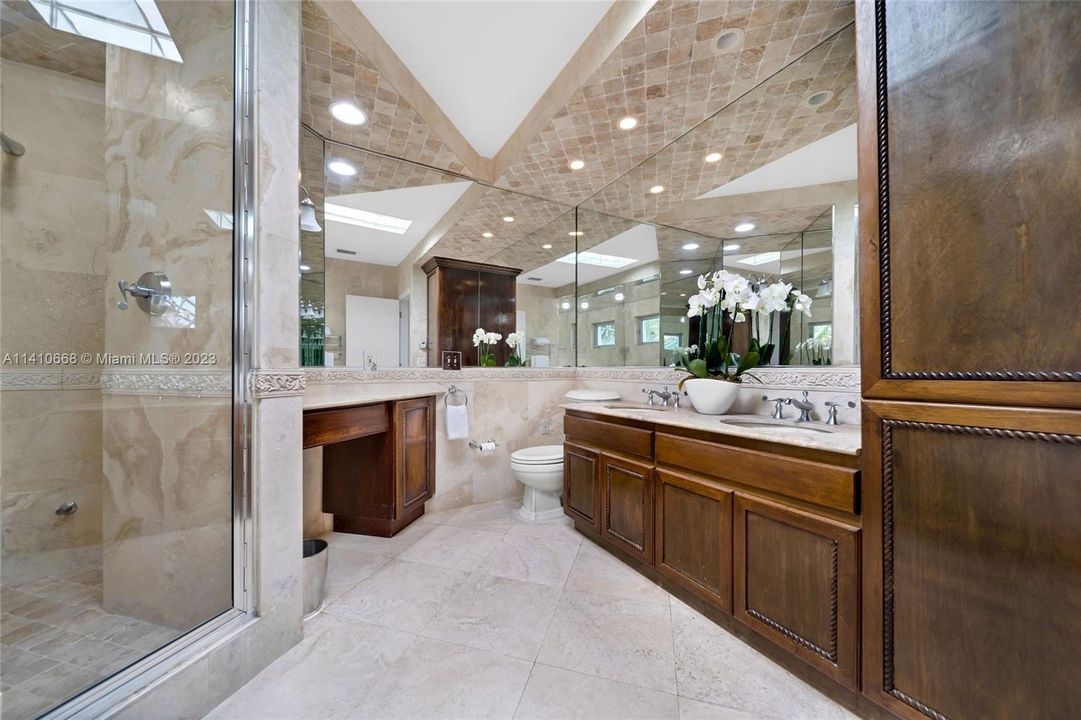 Recently Rented: $15,000 (4 beds, 3 baths, 3962 Square Feet)