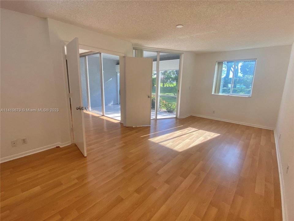 Recently Rented: $2,400 (2 beds, 2 baths, 1323 Square Feet)