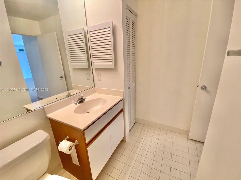 Recently Rented: $2,400 (2 beds, 2 baths, 1323 Square Feet)