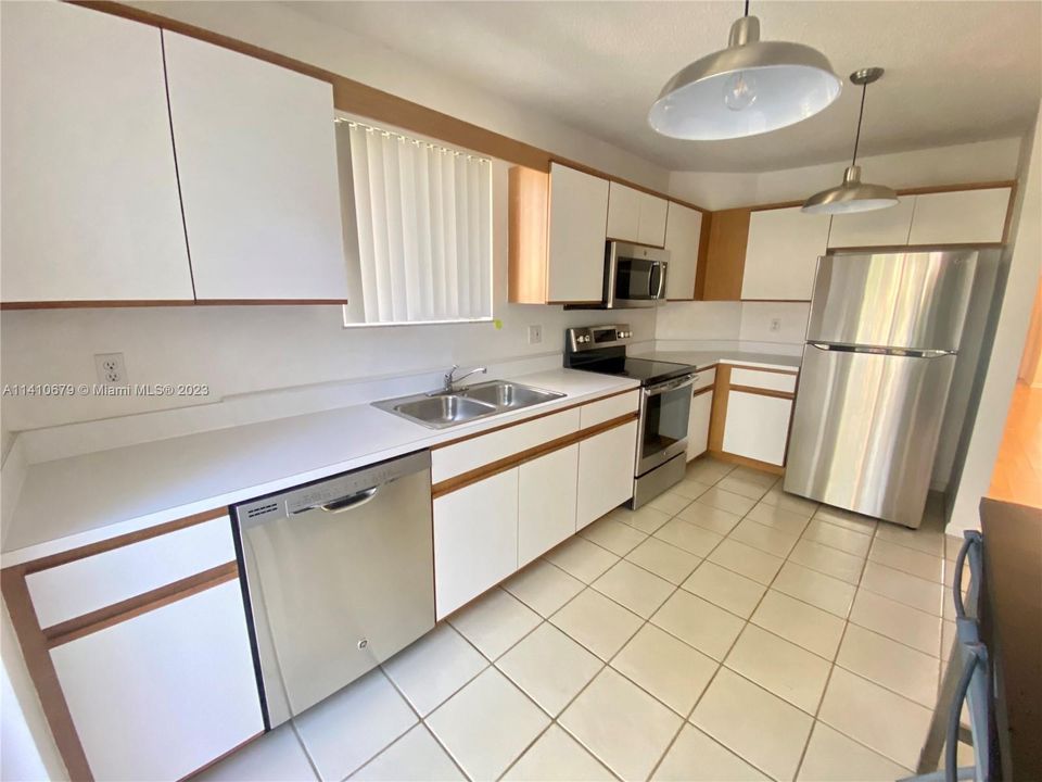 Recently Rented: $2,400 (2 beds, 2 baths, 1323 Square Feet)