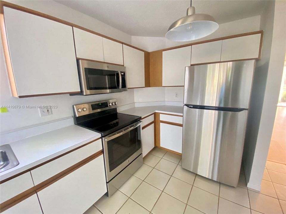 Recently Rented: $2,400 (2 beds, 2 baths, 1323 Square Feet)